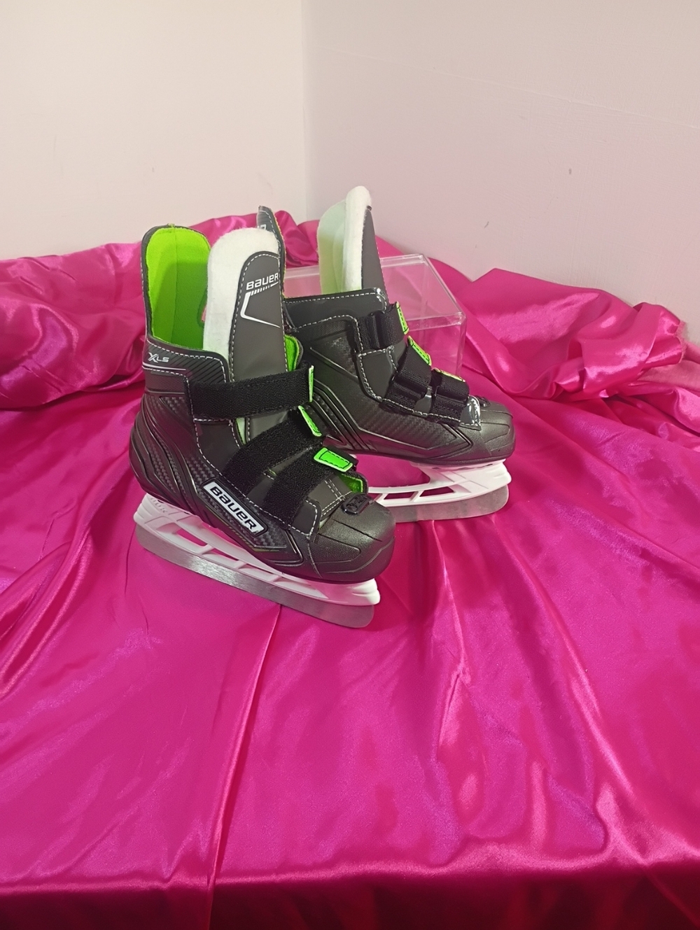 Bauer XLS Youth Hockey Skates Size 8Y Ice Skating Kids . Shipped with USPS